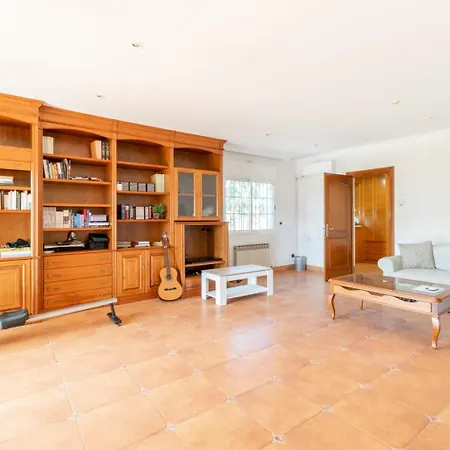 Large 5-bed Villa, Mountain And Beach, At 30' From Barcelona Villa