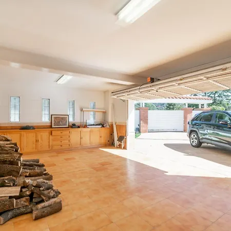 Villa Large 5-bed Villa, Mountain And Beach, At 30' From Barcelona *