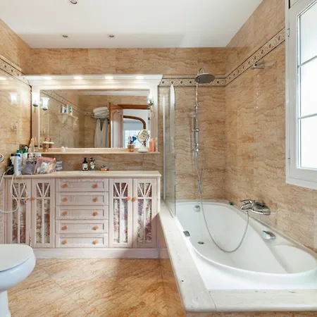 Large 5-bed Villa, Mountain And Beach, At 30' From Barcelona
