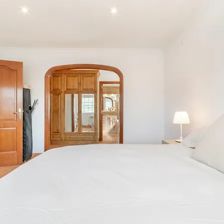 Large 5-bed Villa, Mountain And Beach, At 30' From Barcelona Villa *