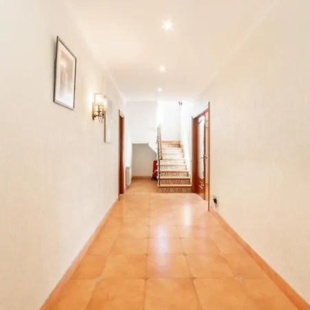 Large 5-bed Villa, Mountain And Beach, At 30' From Barcelona Villa Vallromanes