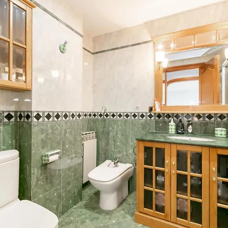 Large 5-bed Villa, Mountain And Beach, At 30' From Barcelona Villa *