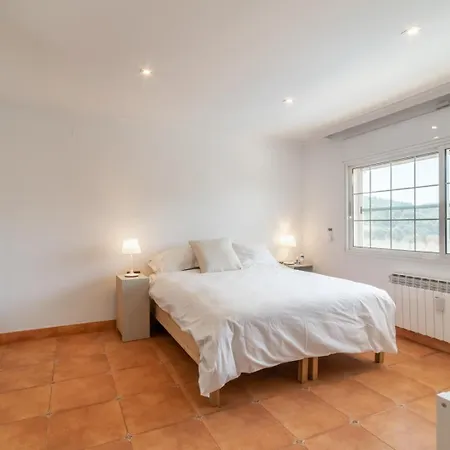 Villa Large 5-bed Villa, Mountain And Beach, At 30' From Barcelona