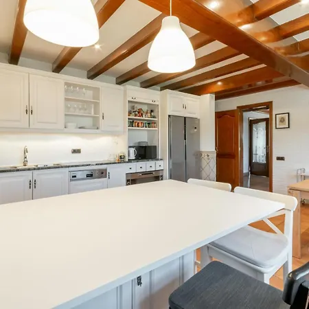 Large 5-bed Villa, Mountain And Beach, At 30' From Barcelona *
