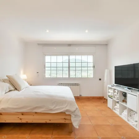 Large 5-bed Villa, Mountain And Beach, At 30' From Barcelona Villa *