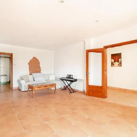Villa Large 5-bed Villa, Mountain And Beach, At 30' From Barcelona *