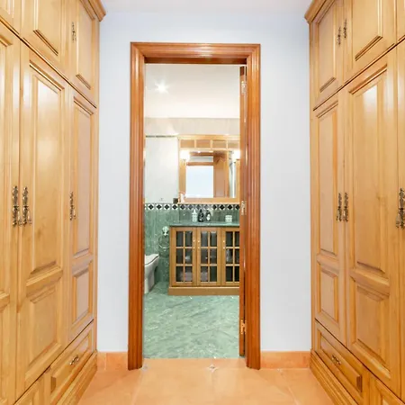 Large 5-bed Villa, Mountain And Beach, At 30' From Barcelona Villa *