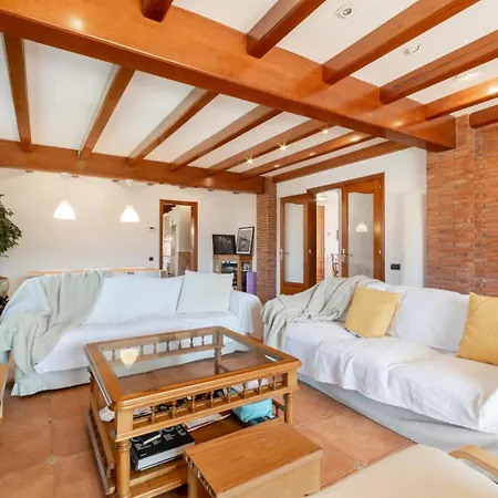 Large 5-bed Villa, Mountain And Beach, At 30' From Barcelona *