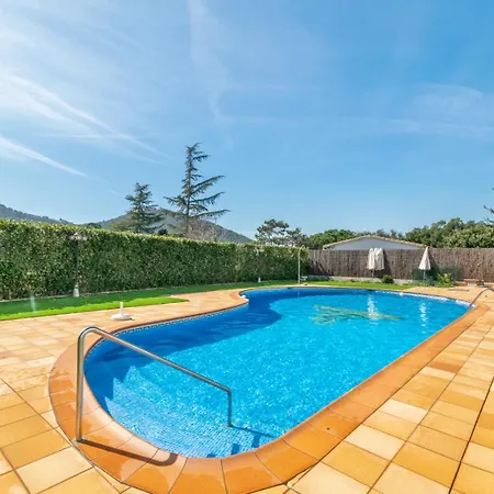 Large 5-bed Villa, Mountain And Beach, At 30' From Barcelona