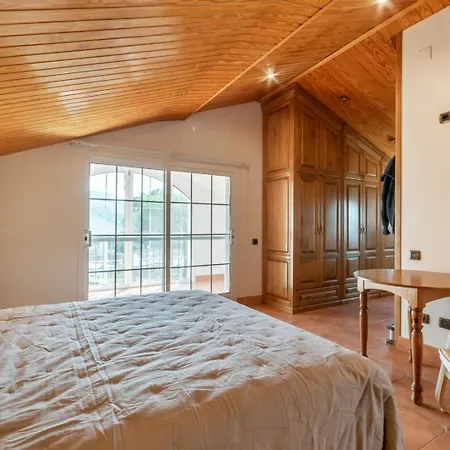 Villa Large 5-bed Villa, Mountain And Beach, At 30' From Barcelona