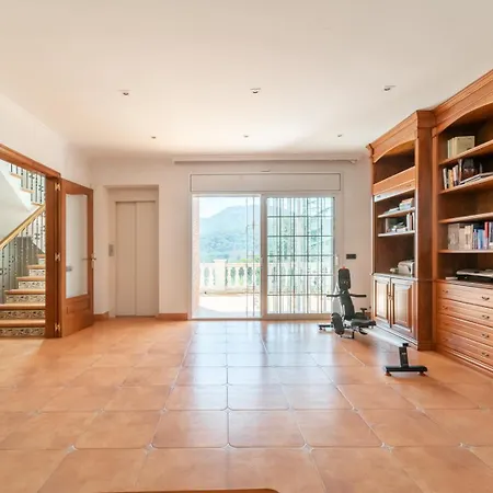 Large 5-bed Villa, Mountain And Beach, At 30' From Barcelona Vallromanes