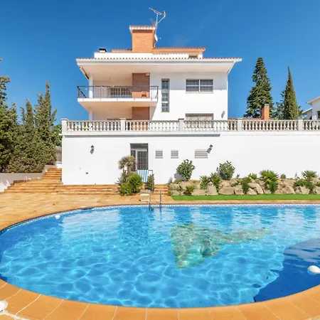 Villa Large 5-bed Villa, Mountain And Beach, At 30' From Barcelona