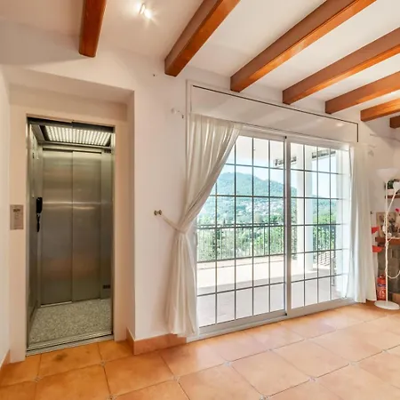 Large 5-bed Villa, Mountain And Beach, At 30' From Barcelona Villa Vallromanes