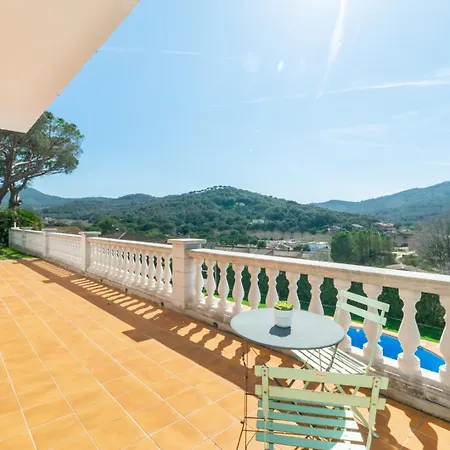 Villa Large 5-bed Villa, Mountain And Beach, At 30' From Barcelona