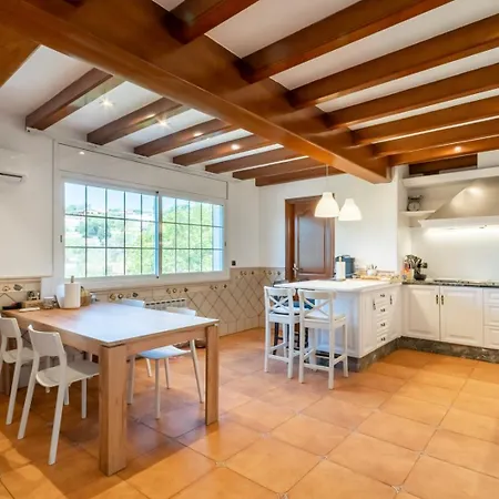 Large 5-bed Villa, Mountain And Beach, At 30' From Barcelona Vallromanes