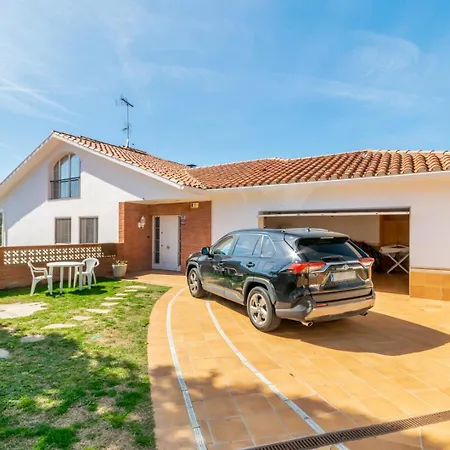 Large 5-bed Villa, Mountain And Beach, At 30' From Barcelona
